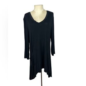 LOGO Lori Goldstein tunic size Large solid black Asymmetrical hem pockets